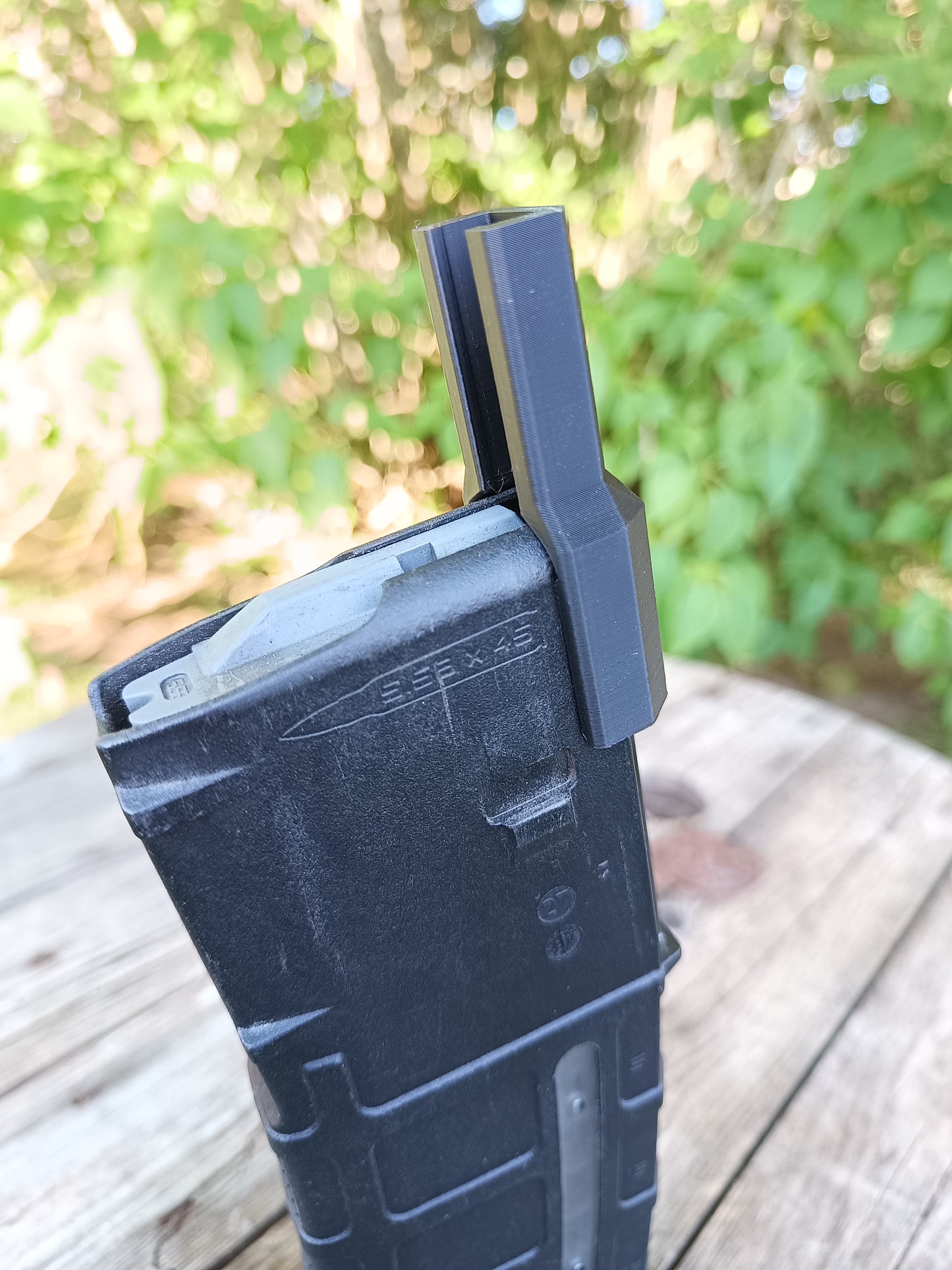 Stripper clip guide